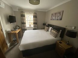 The Three Horseshoes Hotel