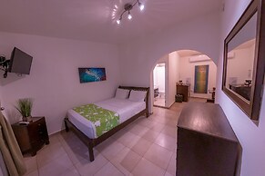 Casa Verde Hotel - Steps to the Beach | Pool, Restaurant & Bar