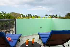 Casa Verde Hotel - Steps to the Beach | Pool, Restaurant & Bar