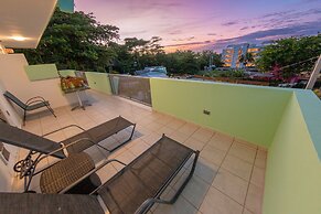 Casa Verde Hotel - Steps to the Beach | Pool, Restaurant & Bar