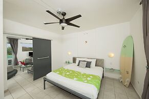 Casa Verde Hotel - Steps to the Beach | Pool, Restaurant & Bar