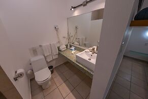 Casa Verde Hotel - Steps to the Beach | Pool, Restaurant & Bar