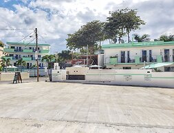 Casa Verde Hotel - Steps to the Beach | Pool, Restaurant & Bar