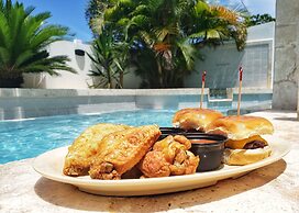 Casa Verde Hotel - Steps to the Beach | Pool, Restaurant & Bar