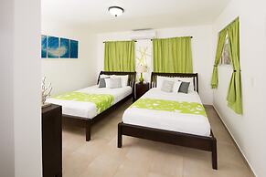 Casa Verde Hotel - Steps to the Beach | Pool, Restaurant & Bar