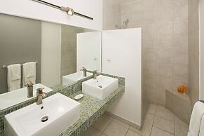 Casa Verde Hotel - Steps to the Beach | Pool, Restaurant & Bar