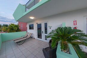 Casa Verde Hotel - Steps to the Beach | Pool, Restaurant & Bar