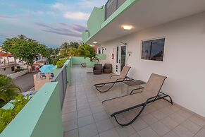 Casa Verde Hotel - Steps to the Beach | Pool, Restaurant & Bar