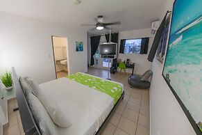 Casa Verde Hotel - Steps to the Beach | Pool, Restaurant & Bar