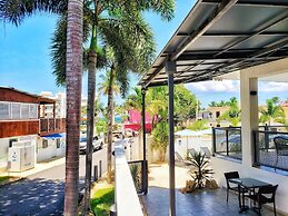Casa Verde Hotel - Steps to the Beach | Pool, Restaurant & Bar