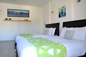 Casa Verde Hotel - Steps to the Beach | Pool, Restaurant & Bar