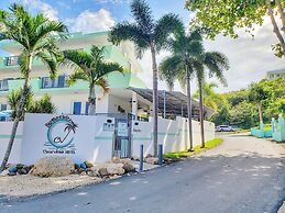 Casa Verde Hotel - Steps to the Beach | Pool, Restaurant & Bar
