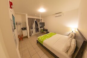 Casa Verde Hotel - Steps to the Beach | Pool, Restaurant & Bar