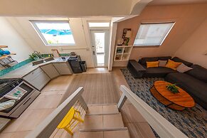 Casa Verde Hotel - Steps to the Beach | Pool, Restaurant & Bar