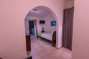 Casa Verde Hotel - Steps to the Beach | Pool, Restaurant & Bar