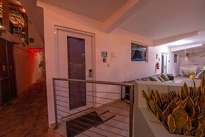 Casa Verde Hotel - Steps to the Beach | Pool, Restaurant & Bar