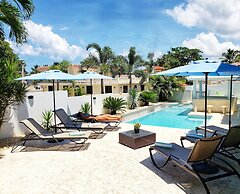 Casa Verde Hotel - Steps to the Beach | Pool, Restaurant & Bar