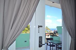 Casa Verde Hotel - Steps to the Beach | Pool, Restaurant & Bar