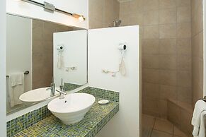 Casa Verde Hotel - Steps to the Beach | Pool, Restaurant & Bar
