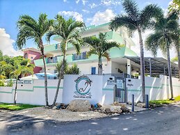 Casa Verde Hotel - Steps to the Beach | Pool, Restaurant & Bar