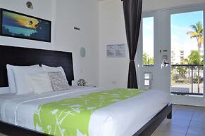 Casa Verde Hotel - Steps to the Beach | Pool, Restaurant & Bar