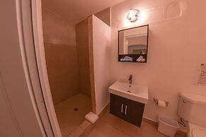 Casa Verde Hotel - Steps to the Beach | Pool, Restaurant & Bar