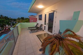 Casa Verde Hotel - Steps to the Beach | Pool, Restaurant & Bar
