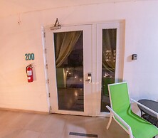 Casa Verde Hotel - Steps to the Beach | Pool, Restaurant & Bar