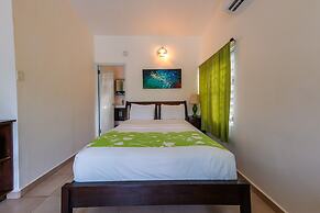 Casa Verde Hotel - Steps to the Beach | Pool, Restaurant & Bar