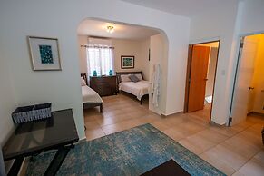 Casa Verde Hotel - Steps to the Beach | Pool, Restaurant & Bar