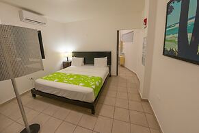 Casa Verde Hotel - Steps to the Beach | Pool, Restaurant & Bar