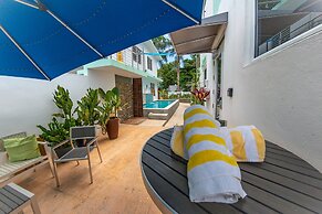 Casa Verde Hotel - Steps to the Beach | Pool, Restaurant & Bar