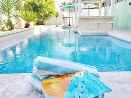 Casa Verde Hotel - Steps to the Beach | Pool, Restaurant & Bar