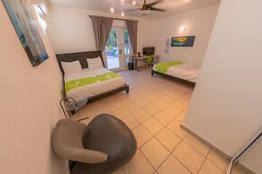 Casa Verde Hotel - Steps to the Beach | Pool, Restaurant & Bar