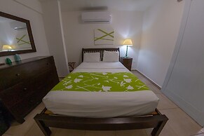 Casa Verde Hotel - Steps to the Beach | Pool, Restaurant & Bar