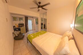 Casa Verde Hotel - Steps to the Beach | Pool, Restaurant & Bar
