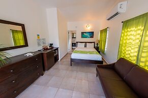 Casa Verde Hotel - Steps to the Beach | Pool, Restaurant & Bar