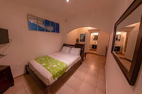 Casa Verde Hotel - Steps to the Beach | Pool, Restaurant & Bar