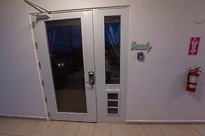 Casa Verde Hotel - Steps to the Beach | Pool, Restaurant & Bar