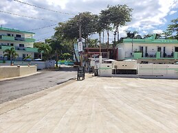 Casa Verde Hotel - Steps to the Beach | Pool, Restaurant & Bar