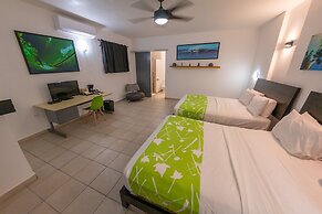 Casa Verde Hotel - Steps to the Beach | Pool, Restaurant & Bar