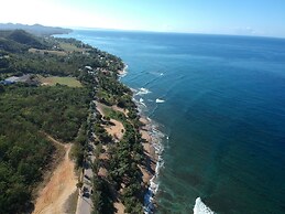 Casa Verde Hotel - Steps to the Beach | Pool, Restaurant & Bar