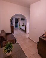Casa Verde Hotel - Steps to the Beach | Pool, Restaurant & Bar