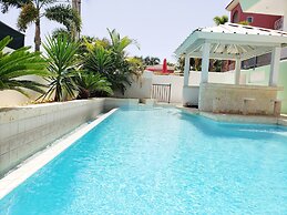 Casa Verde Hotel - Steps to the Beach | Pool, Restaurant & Bar