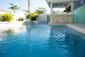 Casa Verde Hotel - Steps to the Beach | Pool, Restaurant & Bar