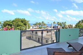 Casa Verde Hotel - Steps to the Beach | Pool, Restaurant & Bar