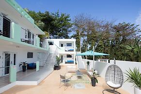 Casa Verde Hotel - Steps to the Beach | Pool, Restaurant & Bar