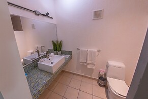 Casa Verde Hotel - Steps to the Beach | Pool, Restaurant & Bar