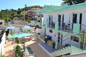 Casa Verde Hotel - Steps to the Beach | Pool, Restaurant & Bar