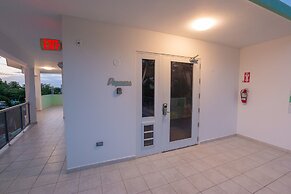 Casa Verde Hotel - Steps to the Beach | Pool, Restaurant & Bar